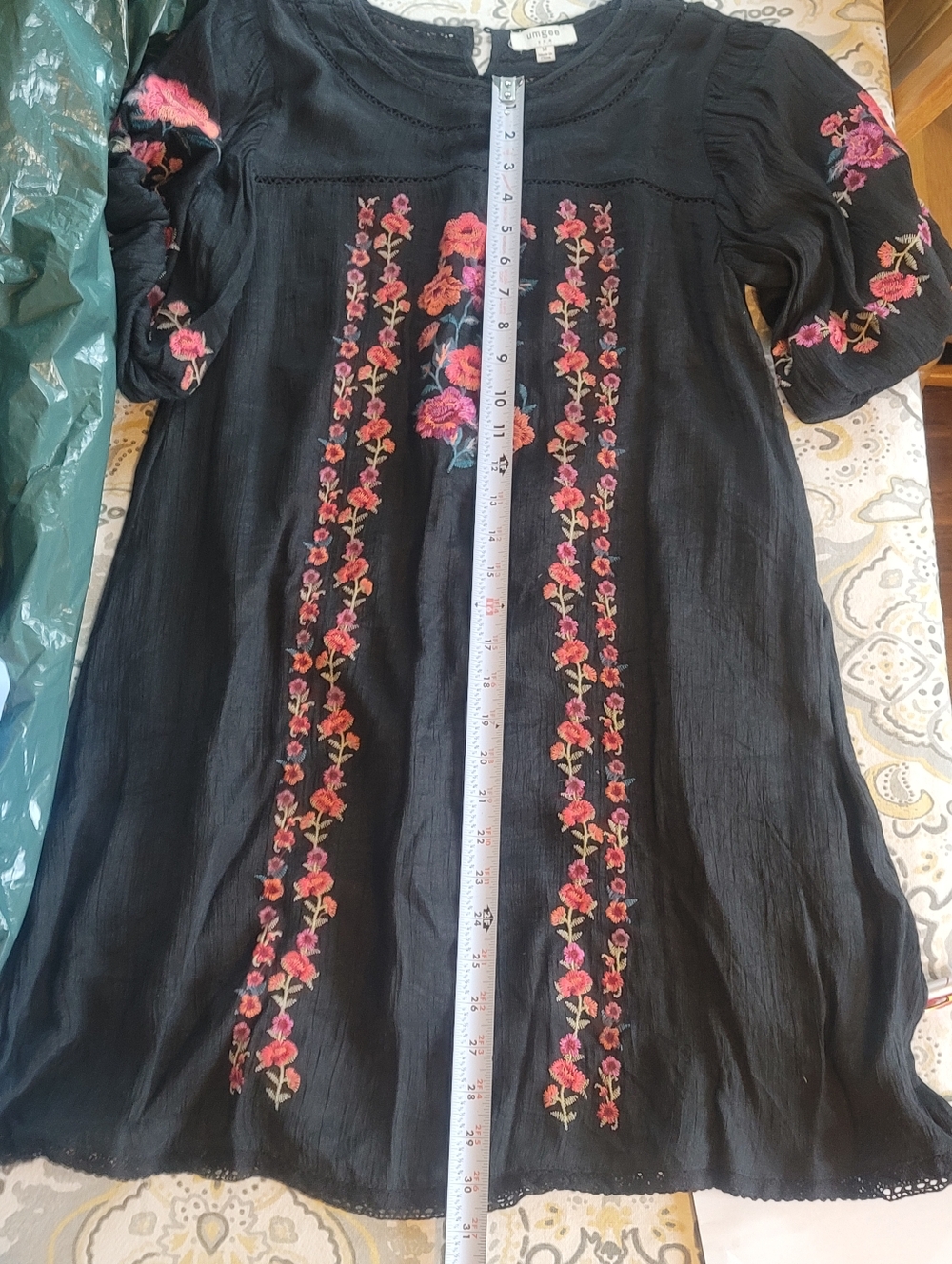 Umgee Size-M Black Mini Dress with Pink and Blue Embroidery L-30.5 P2P-17 - Picture 11 of 12